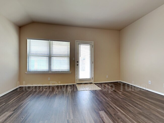 Foto del edificio - 15204 E 109th St N