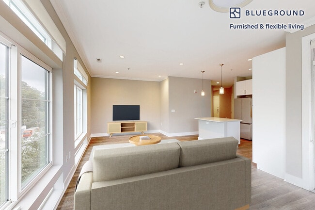 Foto del edificio - 240 E Shore Rd