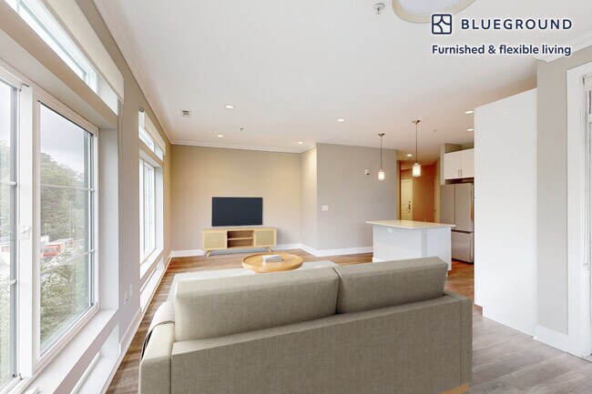 Foto del edificio - 240 E Shore Rd