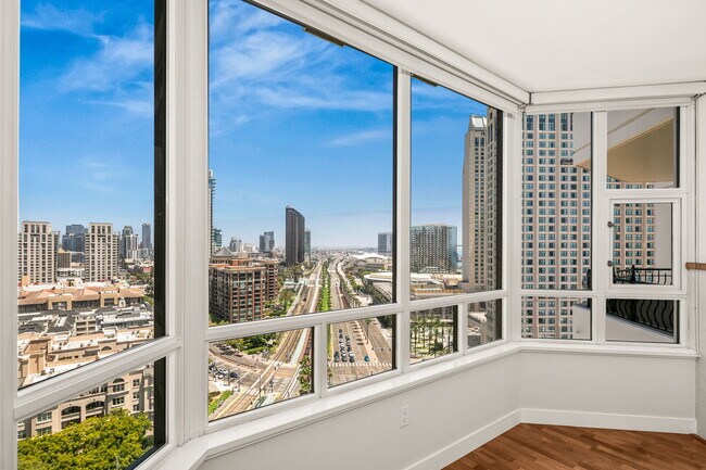 Foto del edificio - 700 W Harbor Dr