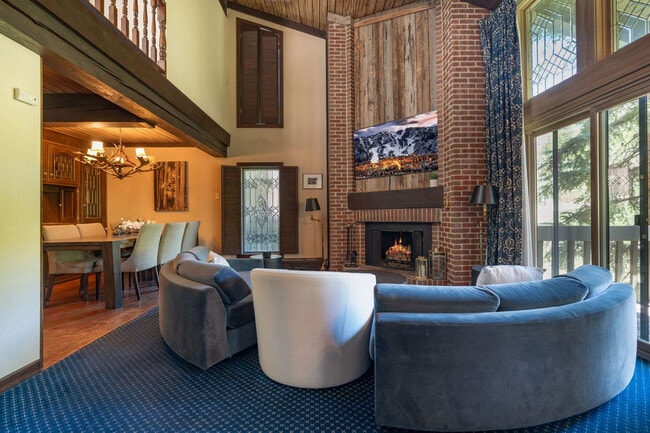 Building Photo - 70 Gallun Ln