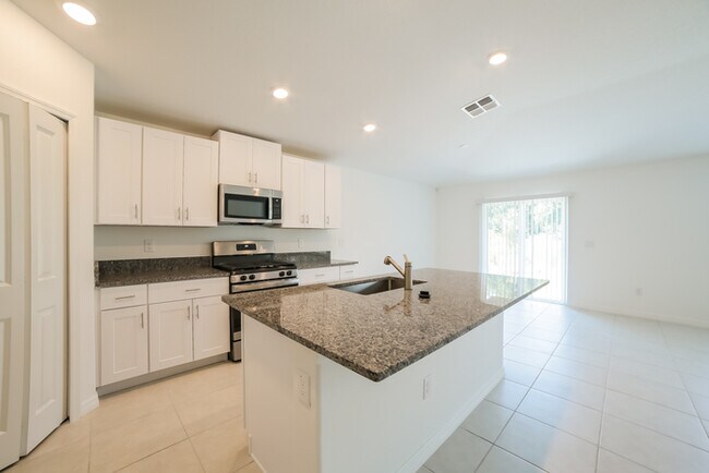 Building Photo - 4124 84th Ct E