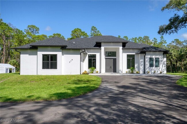 Foto del edificio - 219 33rd Ave NW