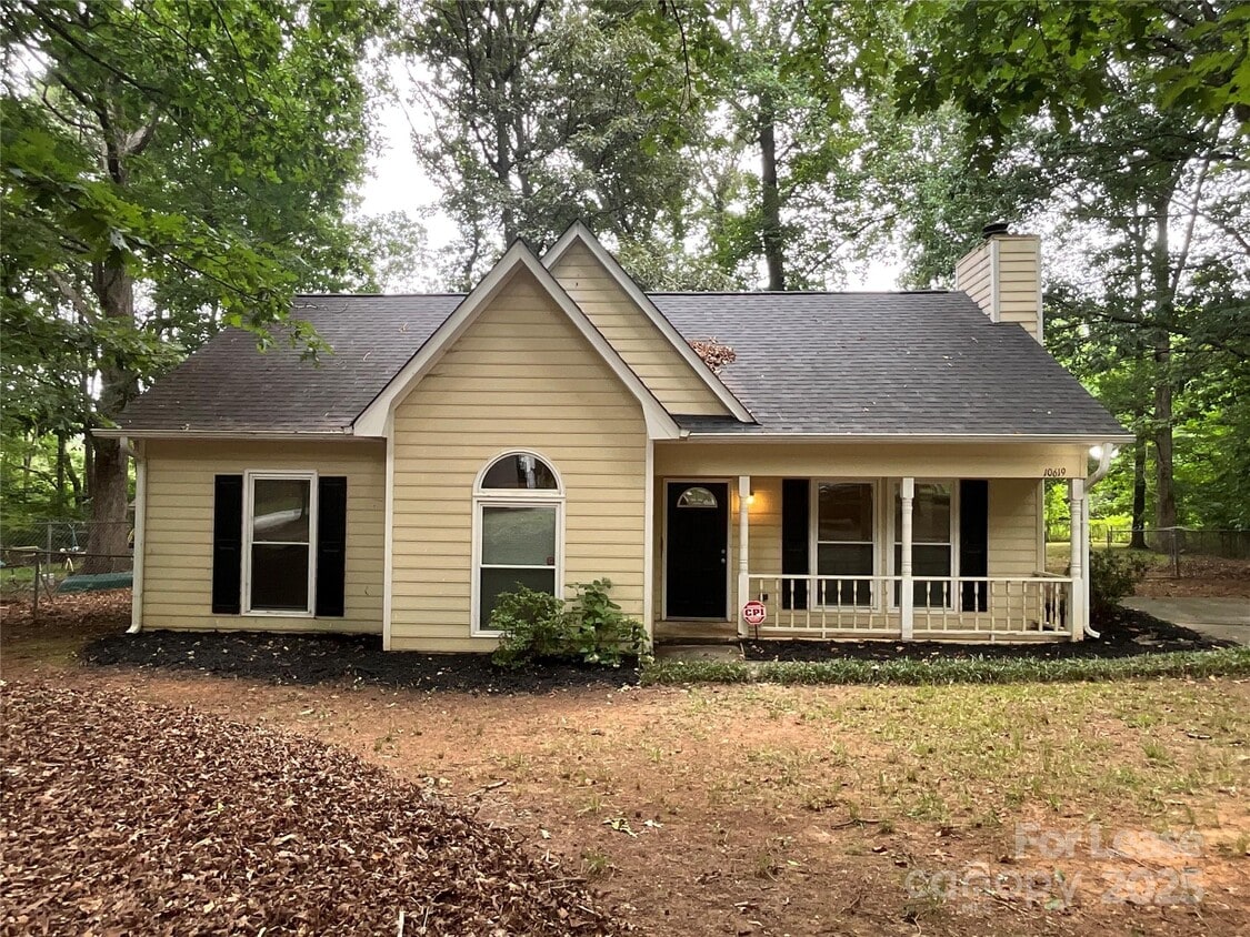 Foto principal - 10619 Wood Meadow Dr