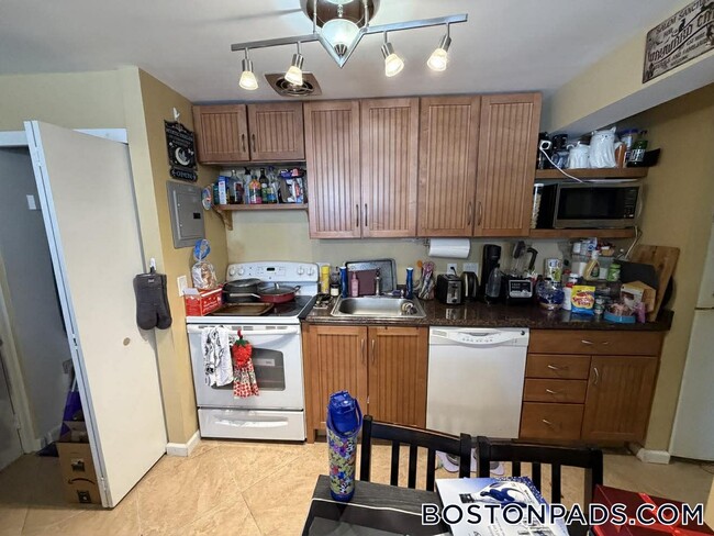 Building Photo - 1 Colonial Dr