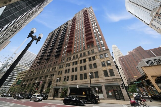 Photo - 208 W Washington Apartment