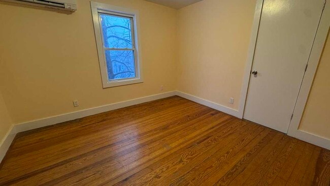 Building Photo - 16 Clifford St