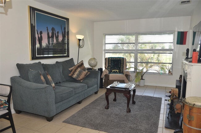 Foto del edificio - 7807 Golf Cir Dr