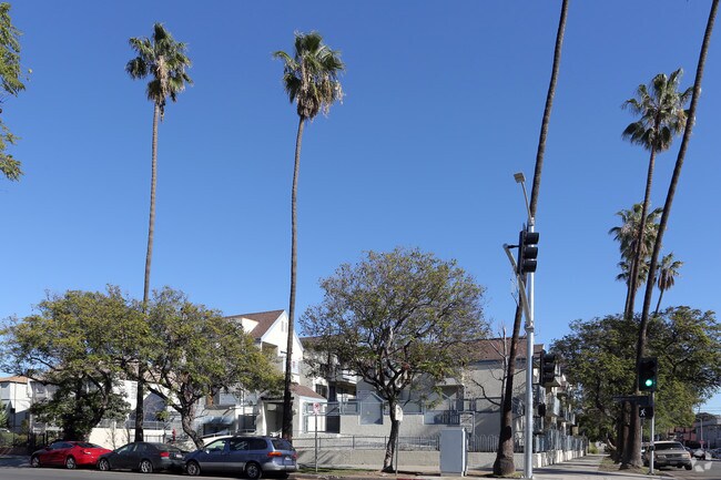Foto del edificio - 1050 S Westmoreland Ave
