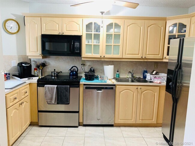 Foto del edificio - 5750 Turin St