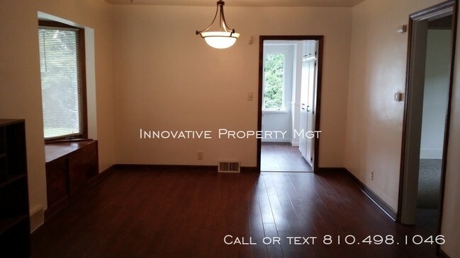 Building Photo - 2205 Cartier St