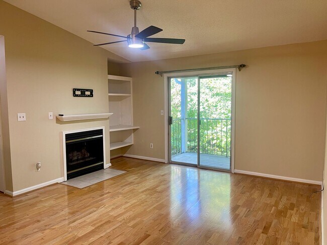 Foto del edificio - Condo in the Heart of Sandy Springs