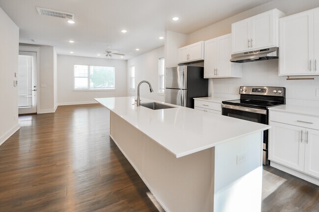 Foto del edificio - 605 Whitham Ave