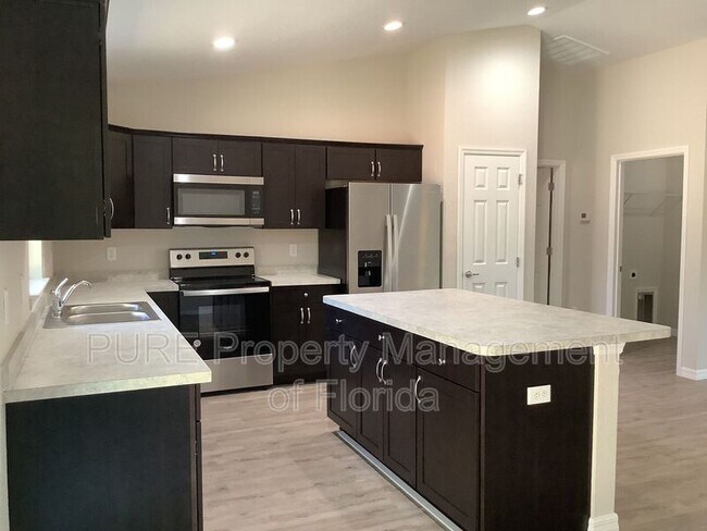 Foto del edificio - 4 Water Track Dr