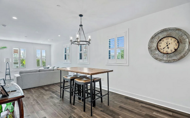 Building Photo - Spacious 4Bed/4Bath in Riverside/SoBo