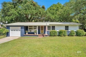 Building Photo - 252 South Dr