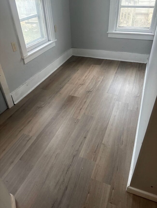 Building Photo - 623 W Main St