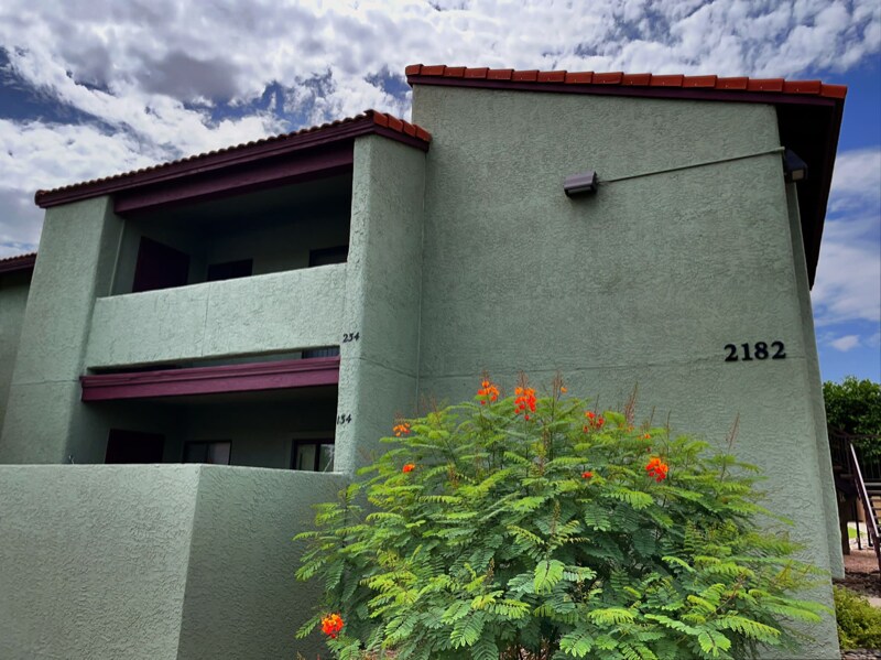 Primary Photo - 2182 N Pantano Rd