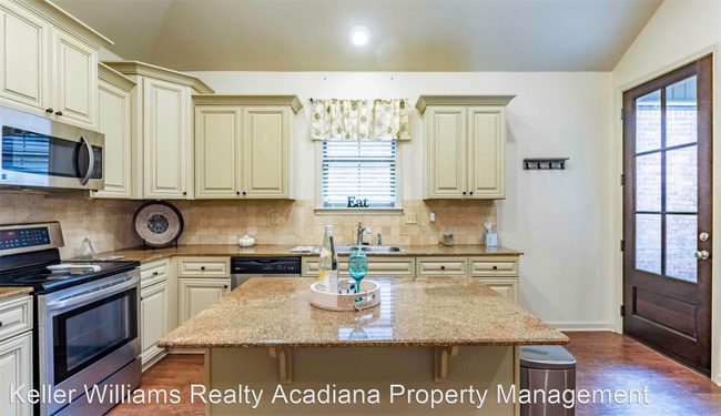 Building Photo - 3 br, 2 bath House - 210 Chimney Rock