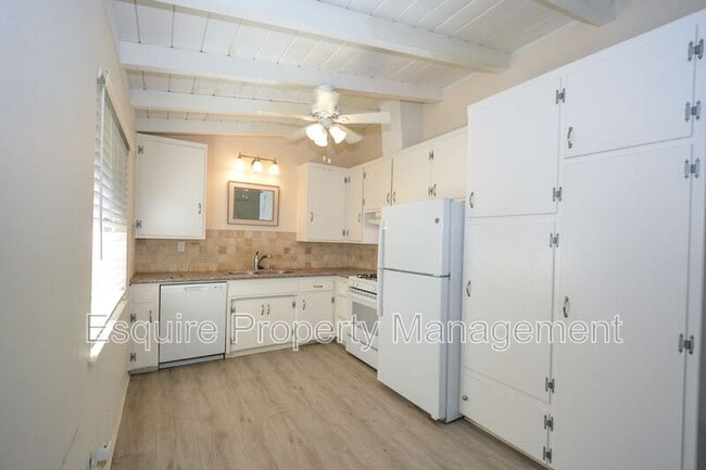 Foto del edificio - 4512 North St