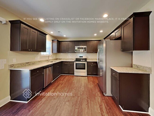 Building Photo - 204 Tarrington Dr