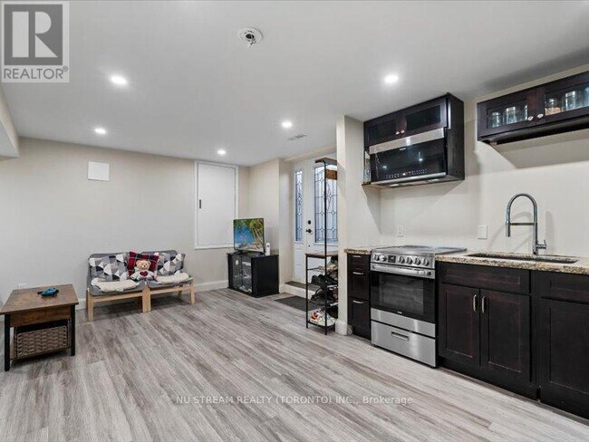 Building Photo - 51 Grattan St