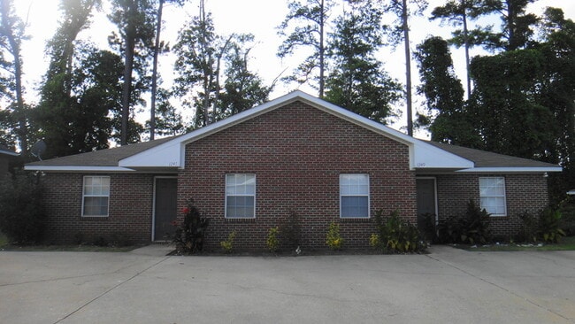 Building Photo - Duplex Available Soon!