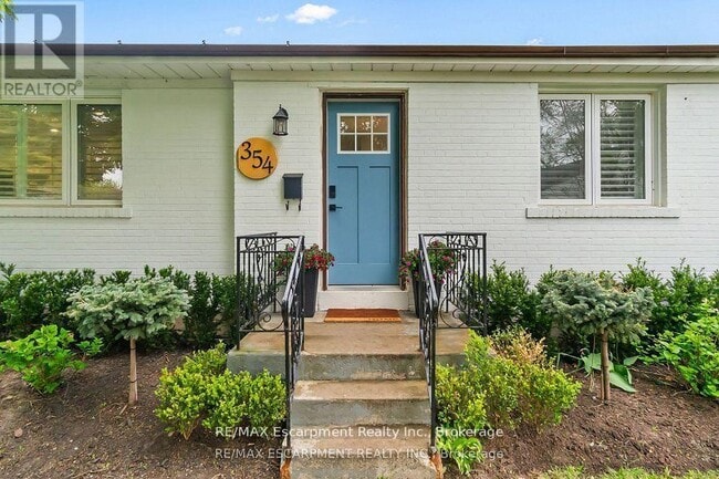 Building Photo - 354 Bartos Dr
