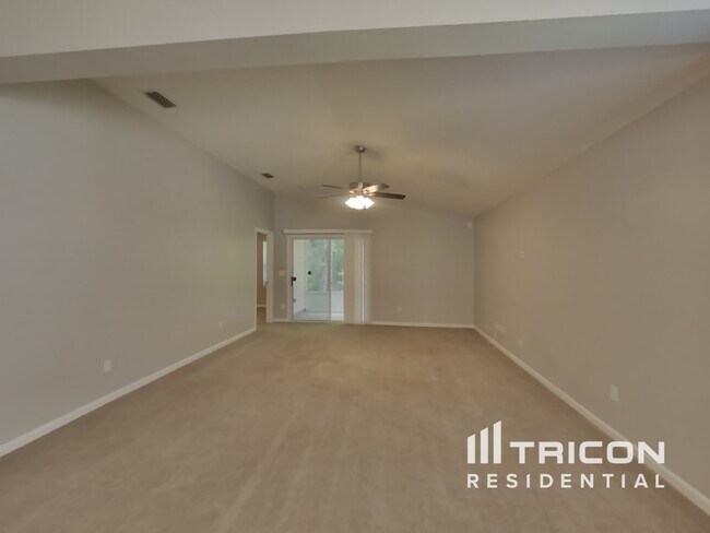 Foto del edificio - 5890 Round Table Rd