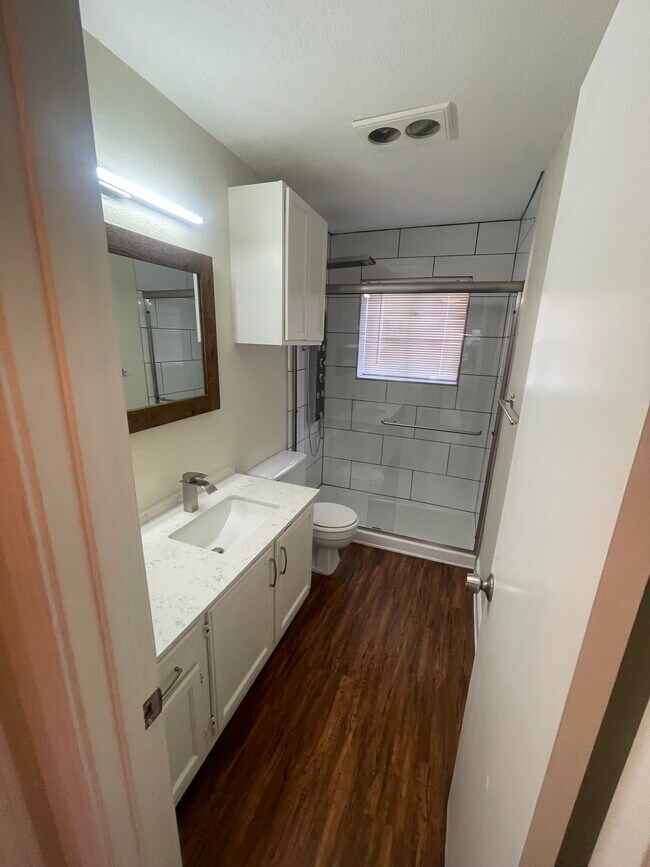 Foto del edificio - 5750 Phoenix Dr