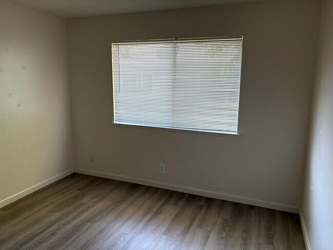 Foto del edificio - Beautifully maintained 2 bedroom condo