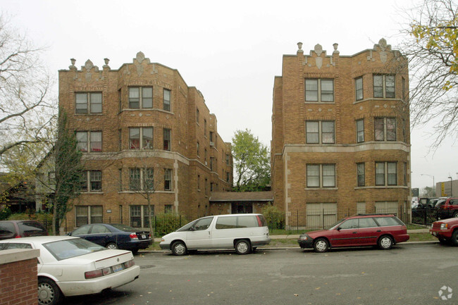 Building Photo - 1669 W Farwell Ave