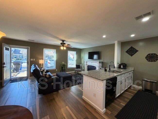 Building Photo - 4220 MacArthur Rd