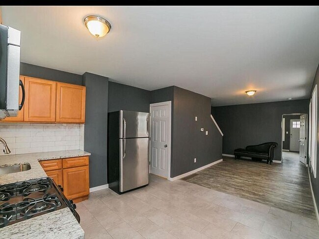 Building Photo - Beautiful house  Bi- level  1502 N 59Th St