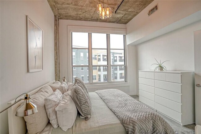 Foto del edificio - 245 N Highland Ave NE