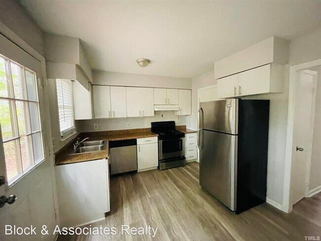 Building Photo - 2 br, 1.5 bath House - 1405 Highview Court...