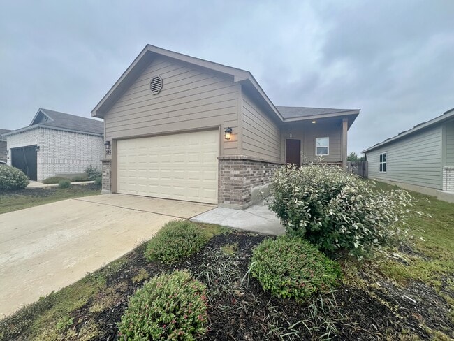 Building Photo - 596 Jennifer Wy