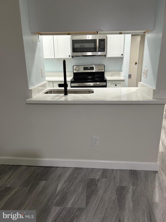 Foto del edificio - 5823 Royal Ridge Dr