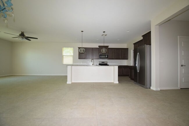 Building Photo - Impressive 4 bed 3 bath Circle Cross Home!