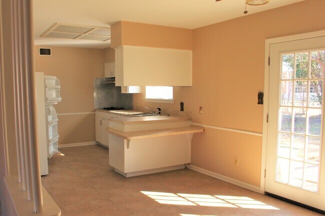 Building Photo - PRICE REDUCTION - AVAILABLE NOW!