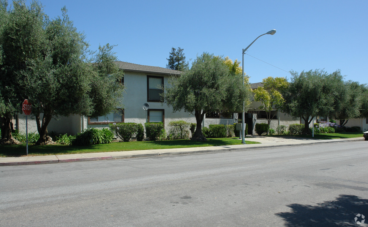 Primary Photo - 3295 Brookdale Dr