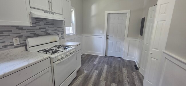 Building Photo - 235 Starr St