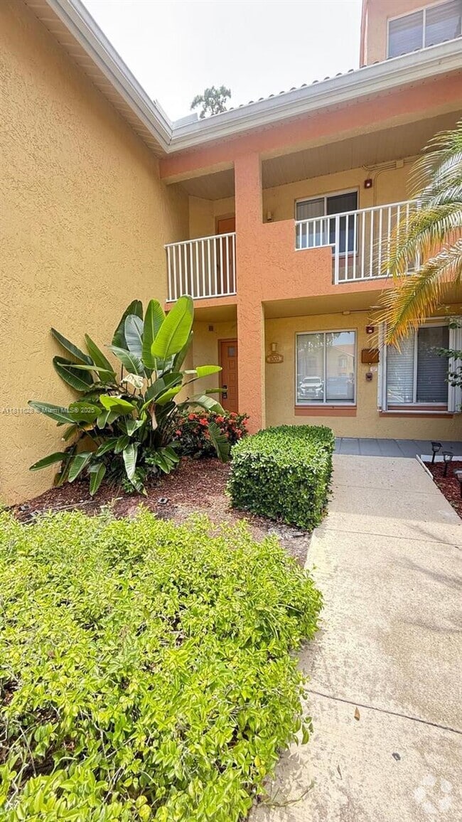 Building Photo - 1002 Coral Club Dr