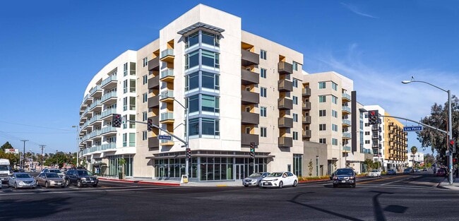 Building Photo - Sona Glendale