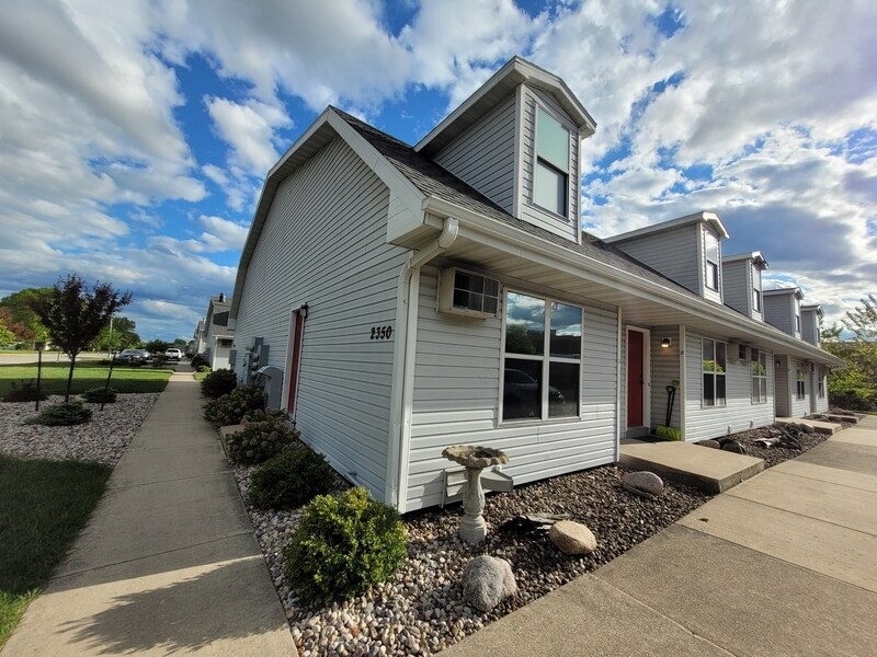 Foto principal - 2350 Canter Ln