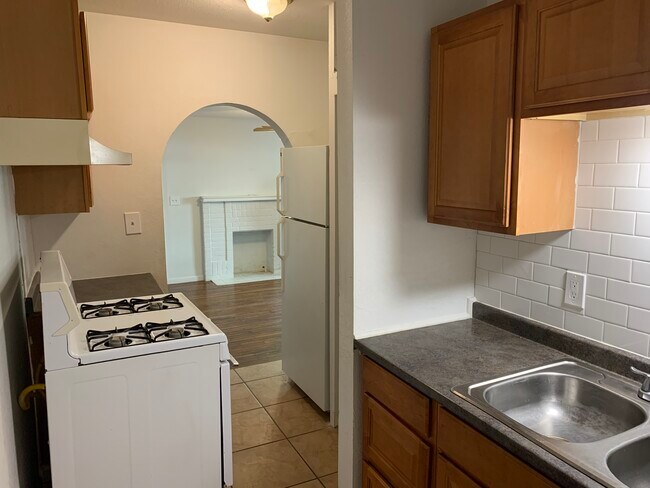 Foto del edificio - 2815 Primrose Ave