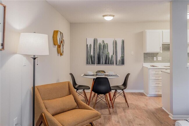 Foto del edificio - 9815 Copper Creek Dr