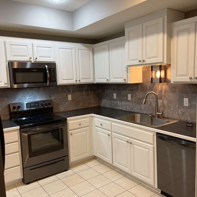 Building Photo - 1221 Dustins Way