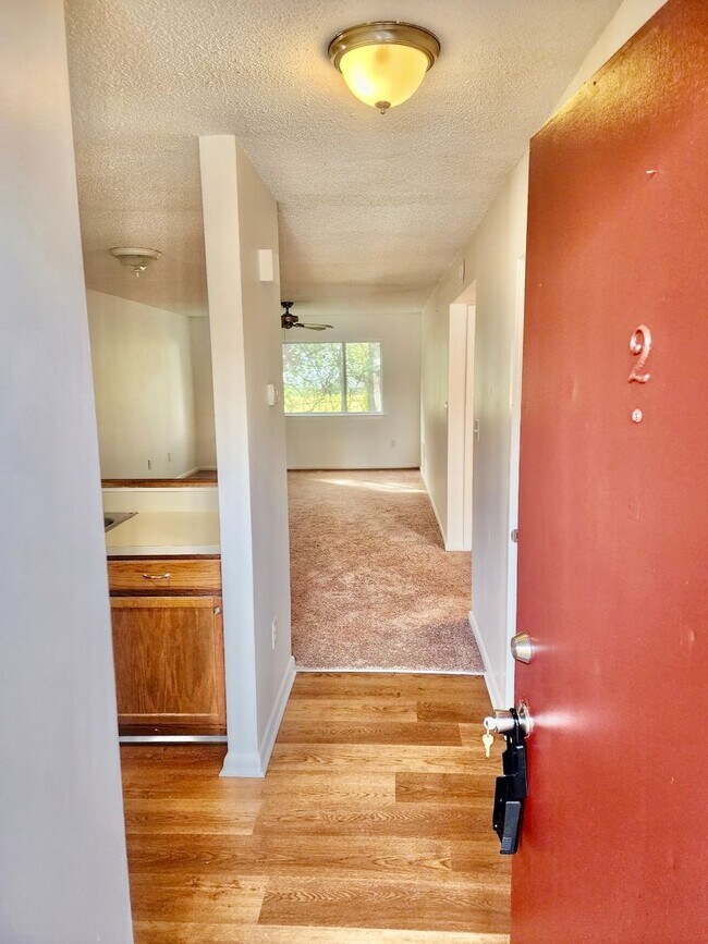 Building Photo - 2 bedroom/ 1 bathroom- Peppertree