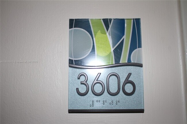 Foto del edificio - 185 SW 7th St